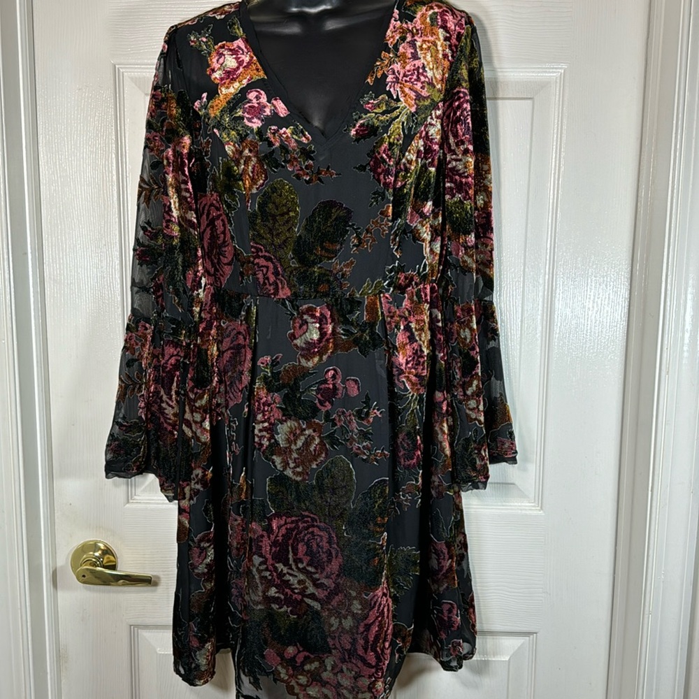 Kut from the Kloth Burnout Velvet Sheer Fit and Flare Floral Dress Black Size 2